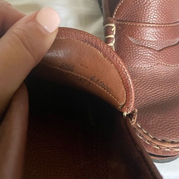 Allen Edmonds
"Duke" Pebble Leather Loafers. Size 6.5 / Excellent - Picture 2 of 11